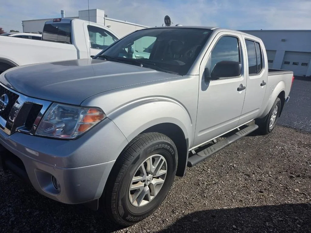 Used 2018 Brilliant Silver Nissan SV V6 image 4