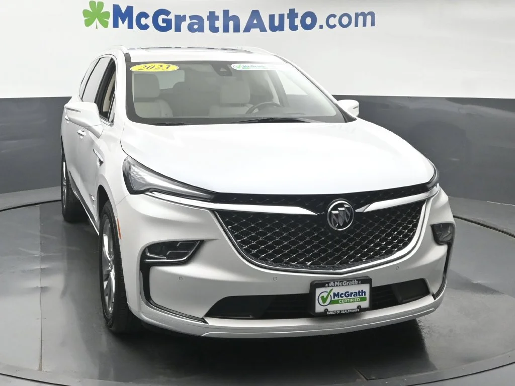 Used 2023 White Buick Avenir image 5