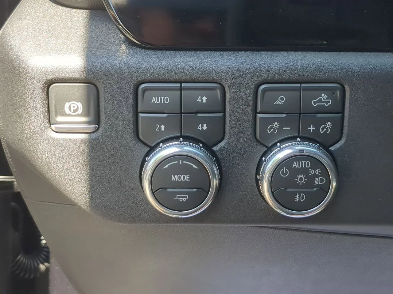 New 2026 Titanium Rush Metallic GMC SLT image 18