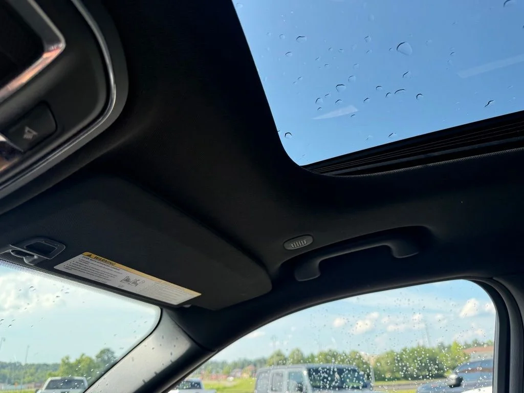 Used 2023 Silver Jeep Altitude image 12