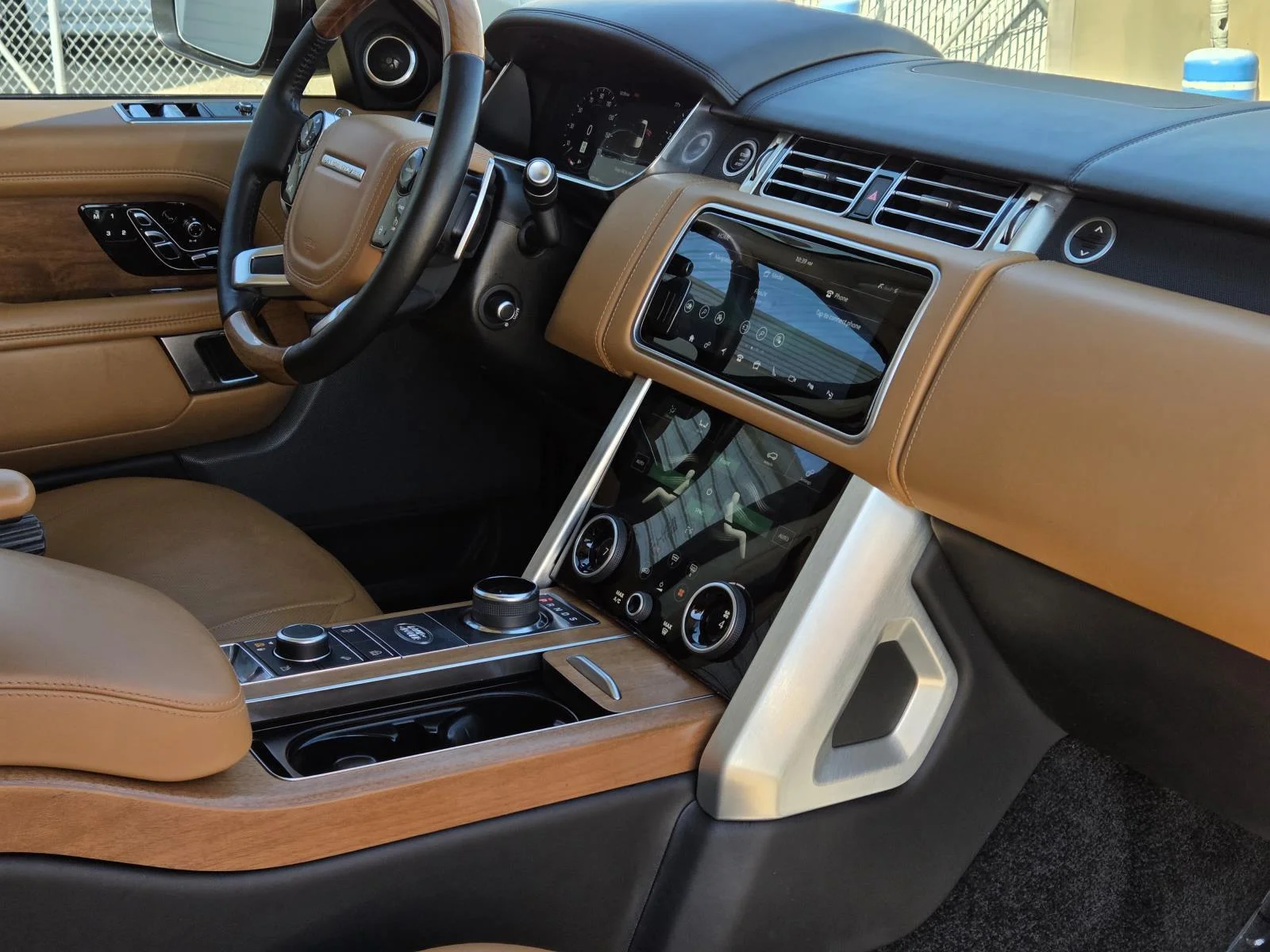 Used 2019 Silicon Silver Premium Metallic Land Rover Autobiography image 43