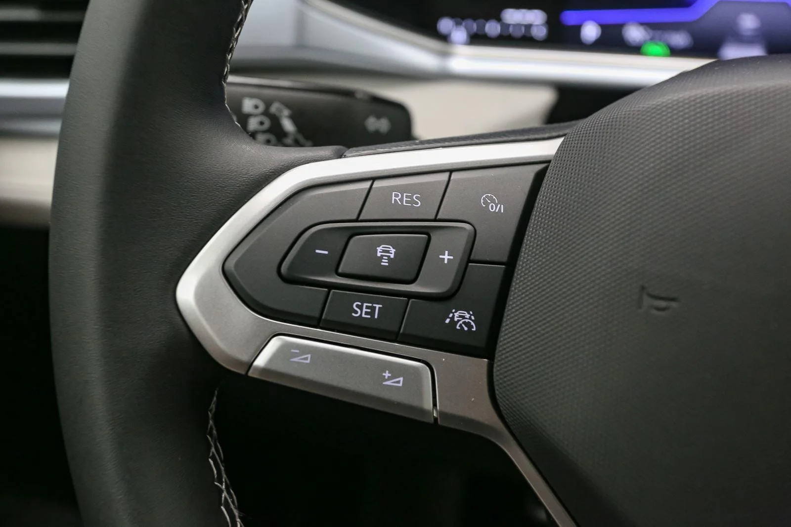 New 2026 Deep Black Pearl Volkswagen SE image 25