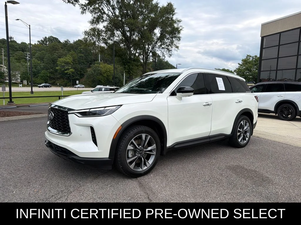 Certified Used 2023 Majestic White INFINITI LUXE image 5