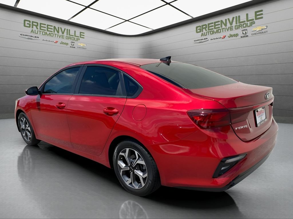 Used 2020 Currant Red Kia LXS image 3