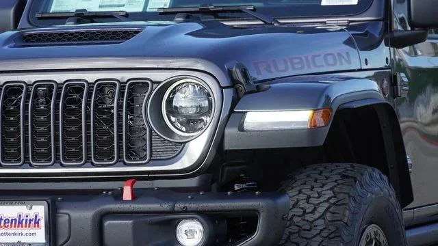 New 2026 Granite Crystal Metallic Clear-Coat Exterior Paint Jeep Rubicon image 4