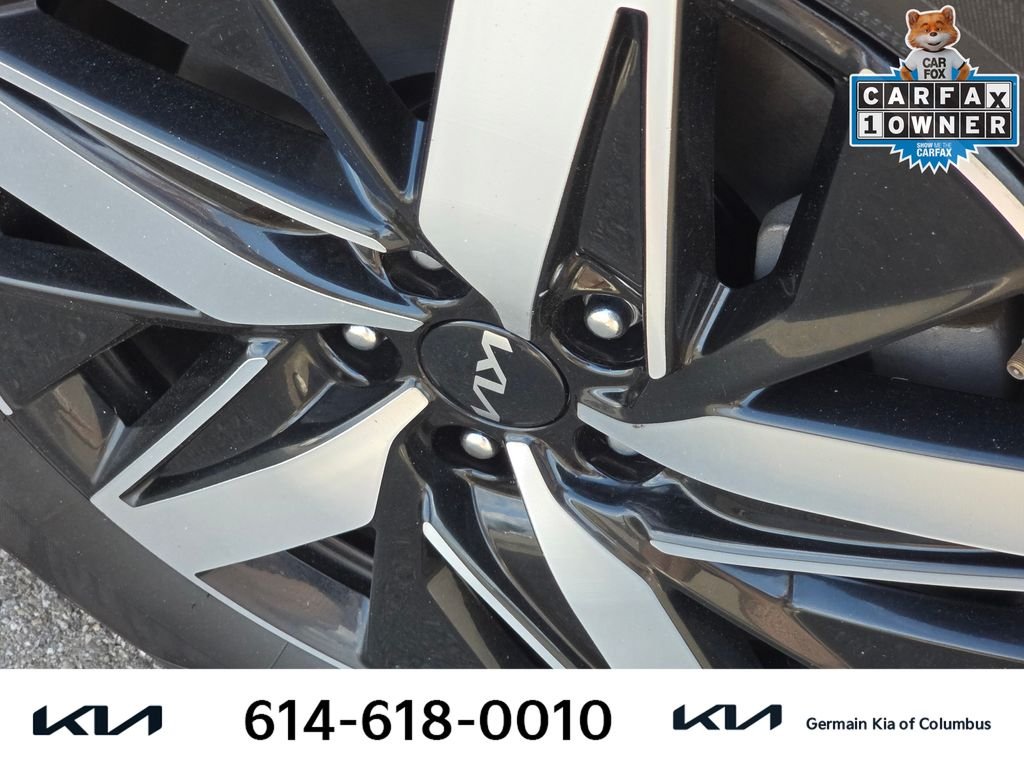 Used 2022 White Kia S image 12