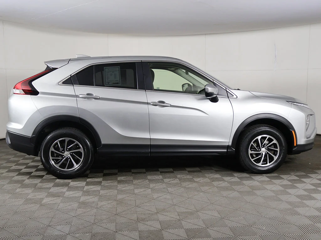 Used 2024 Silver Mitsubishi ES image 16