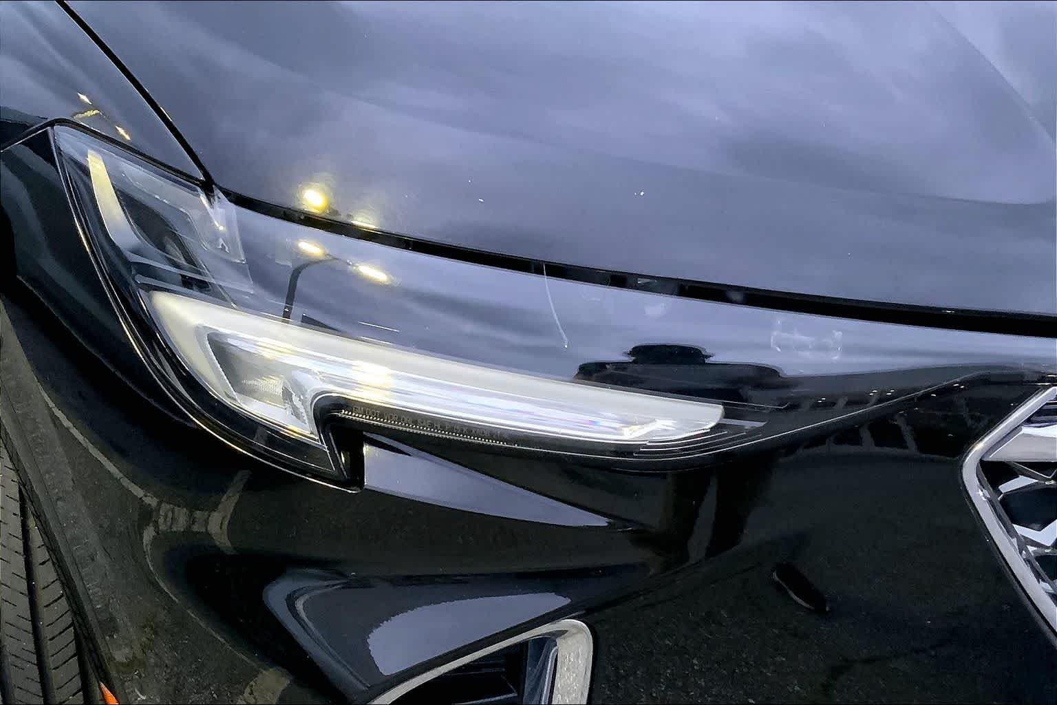 Used 2022 Ebony Twilight Metallic Buick Avenir image 26