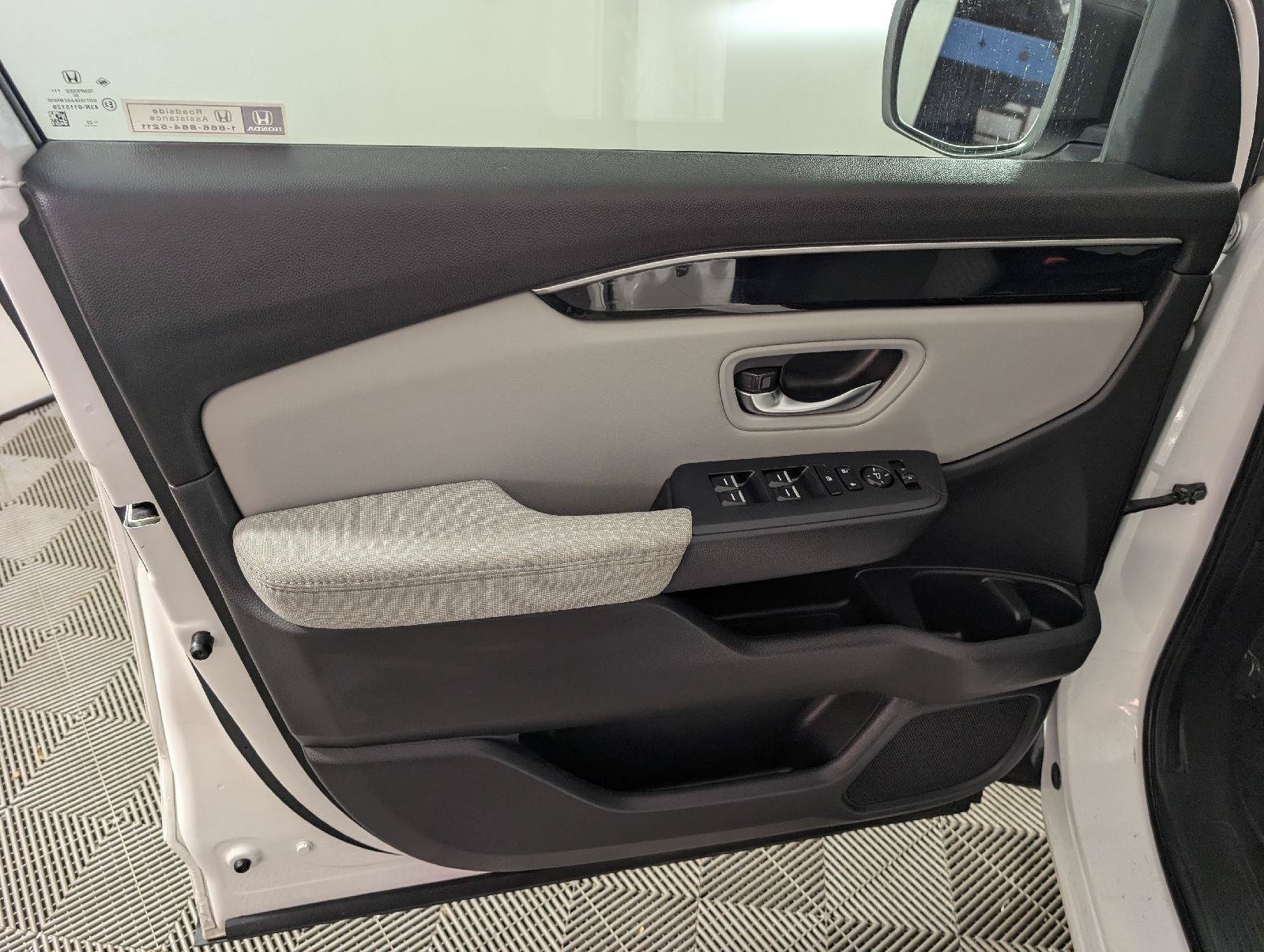 2023 Honda Pilot LX - Photo 40