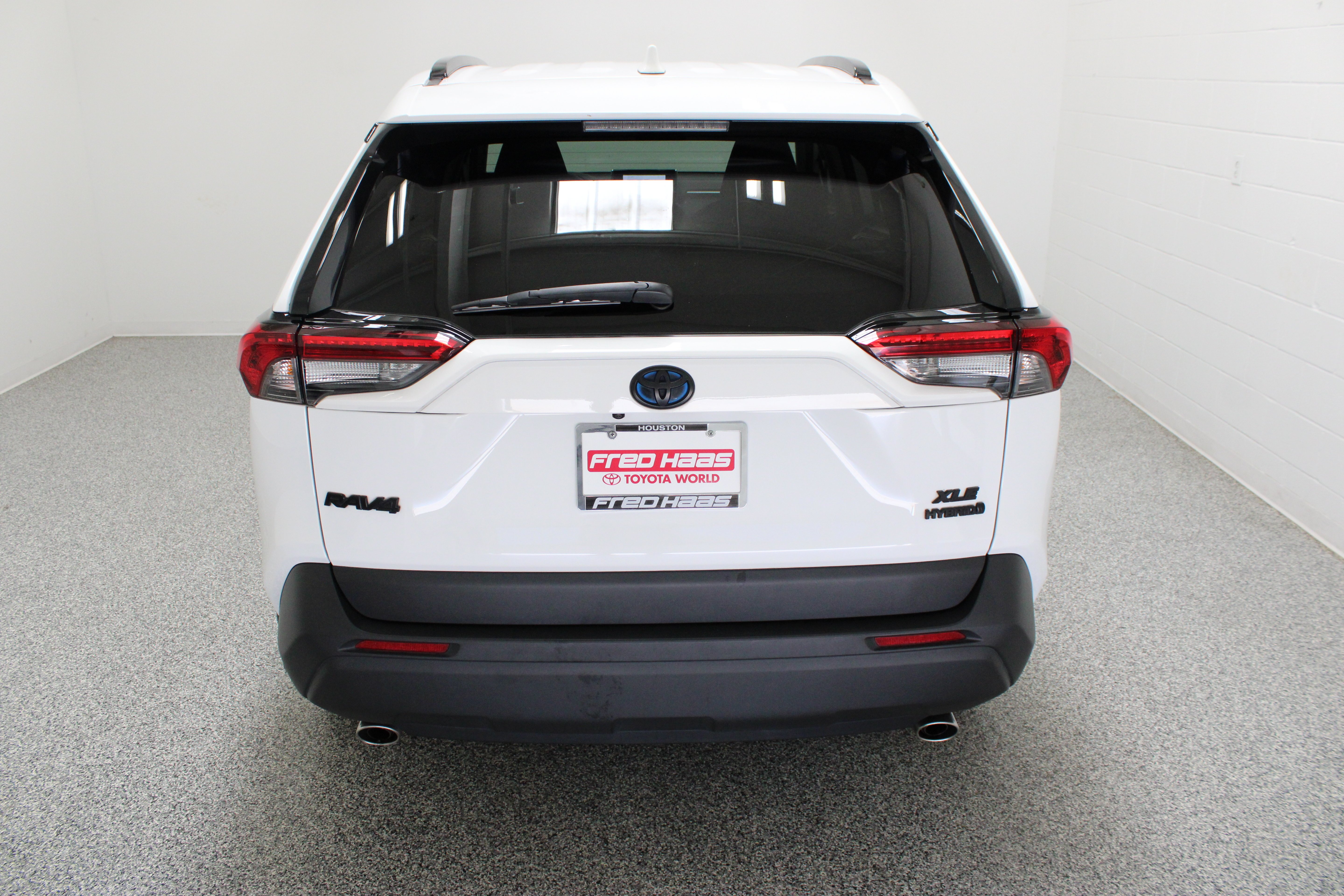 Used 2024 Ice Cap Toyota Hybrid XLE 2.5L image 8
