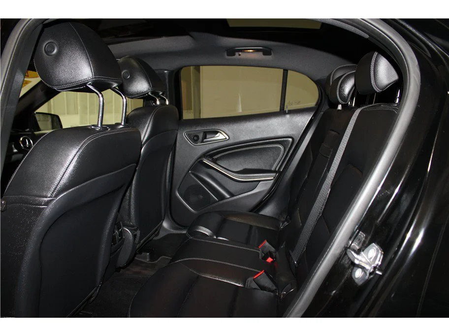 Used 2019 Black Mercedes-Benz GLA 250 image 12