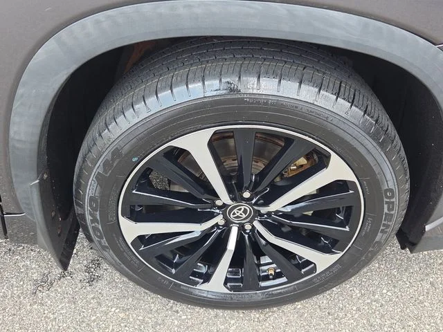 Used 2022 Gray Toyota XSE image 16