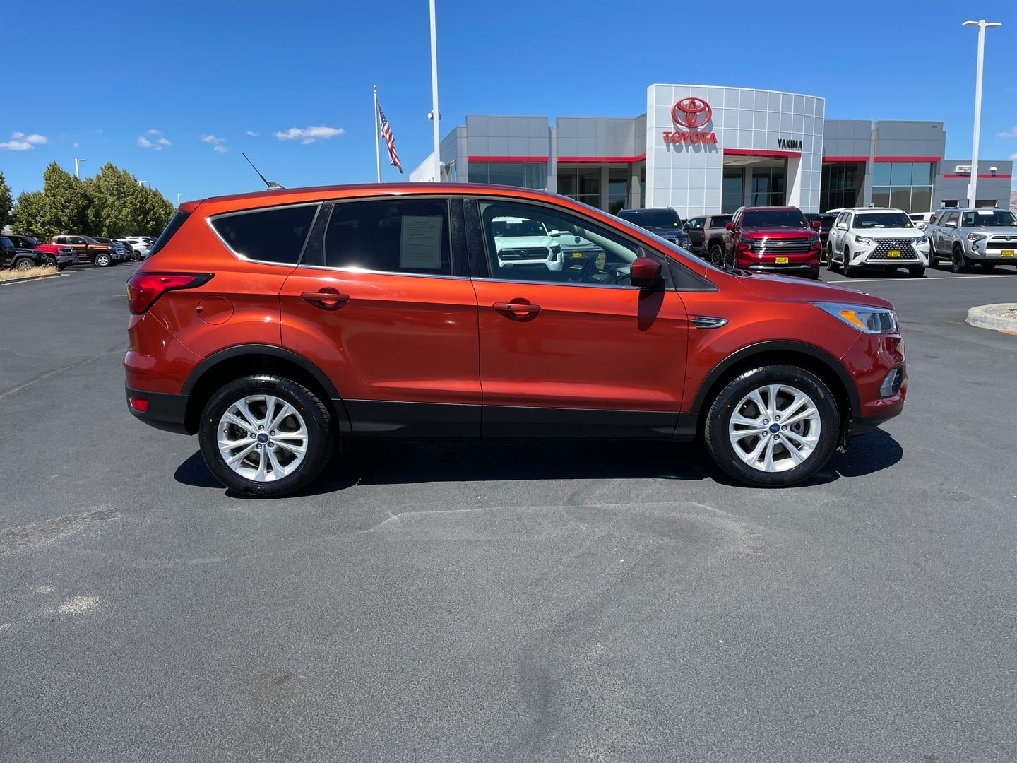 Used 2019 Ford Escape SE with VIN 1FMCU9GD3KUB28853 for sale in Union Gap, WA