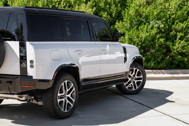 New 2026 Fuji White Land Rover X-Dynamic SE image 14