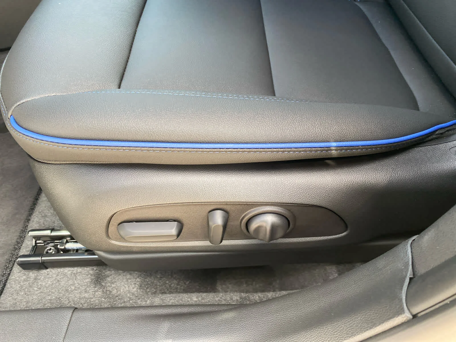 New 2026 Summit White Buick Sport Touring image 10