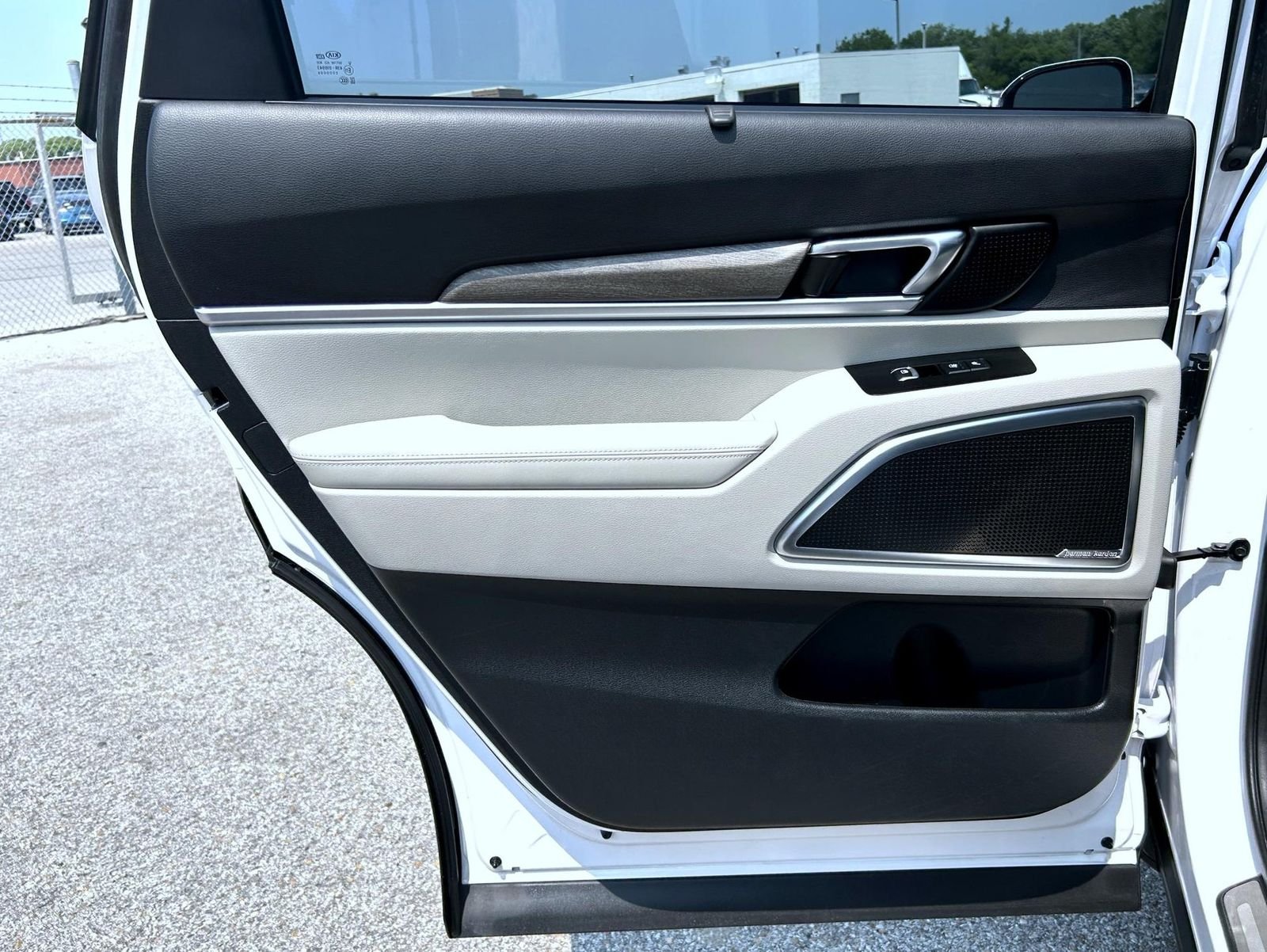 Used 2021 White Kia SX image 17