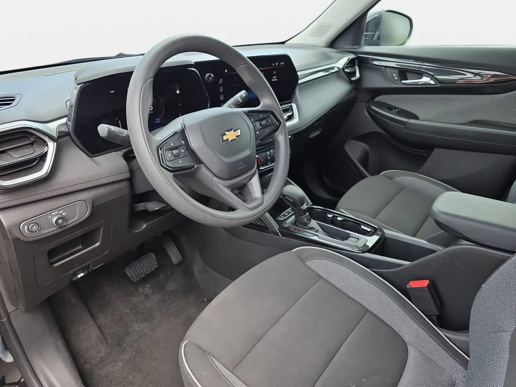Certified Used 2025 Mosaic Black Metallic Chevrolet LT image 13