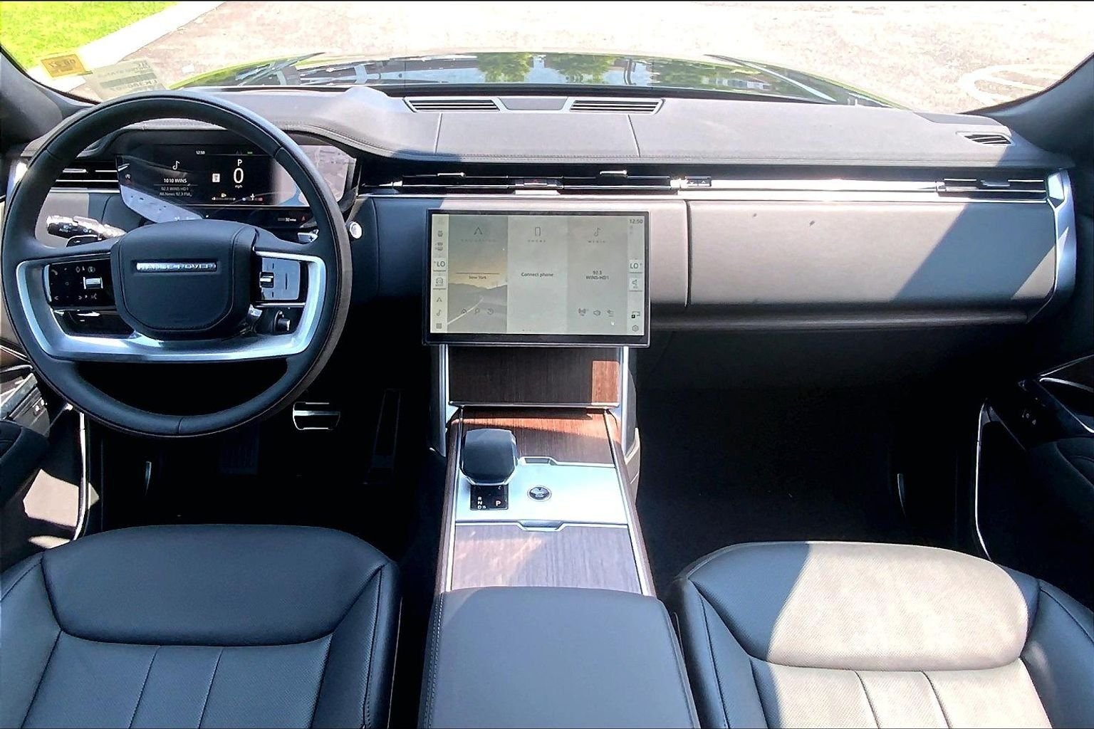 New 2026 Santorini Black Land Rover SE image 5