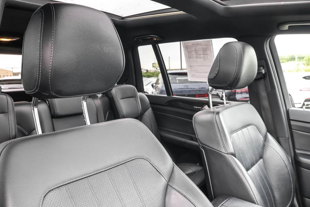 Used 2017  Mercedes-Benz GLS 450 image 39