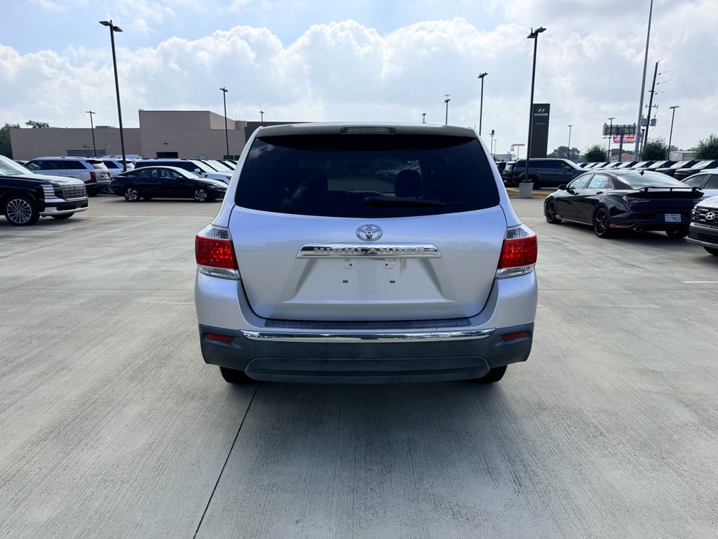 Used 2013 Classic Silver Metallic Toyota  image 6