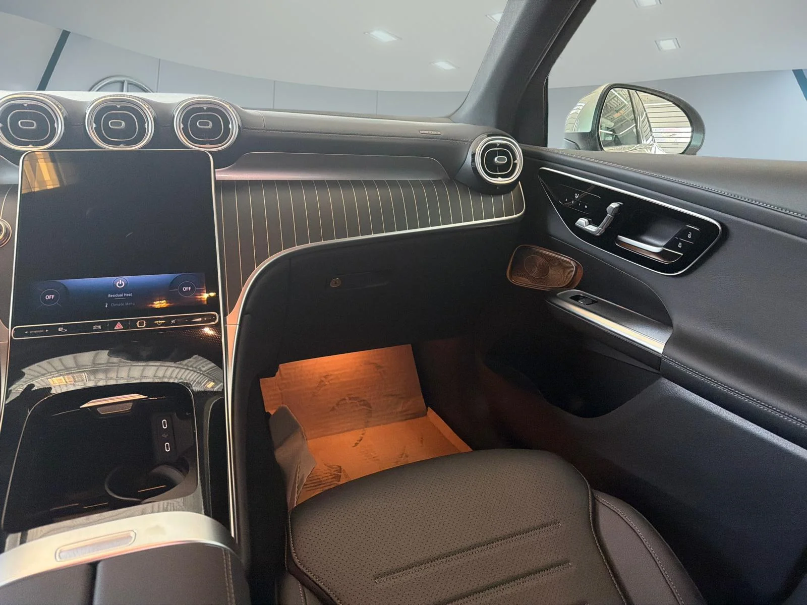 New 2026 White Mercedes-Benz GLC 300 4MATIC SUV image 29
