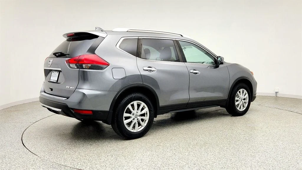Used 2017 Gun Metallic Nissan 2017.5 AWD SV w/ SV Premium Package & Navigation image 5