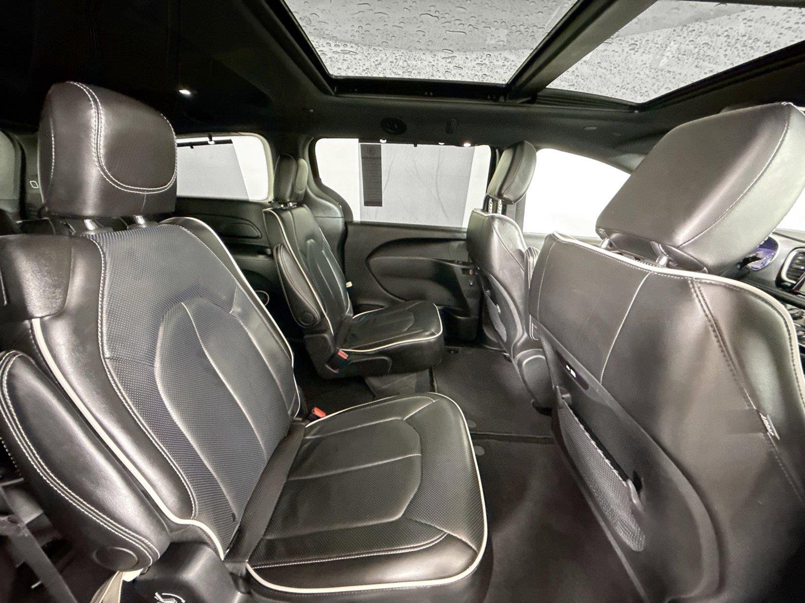 Used 2025 Diamond Black Crystal Pearlcoat Chrysler Limited image 44