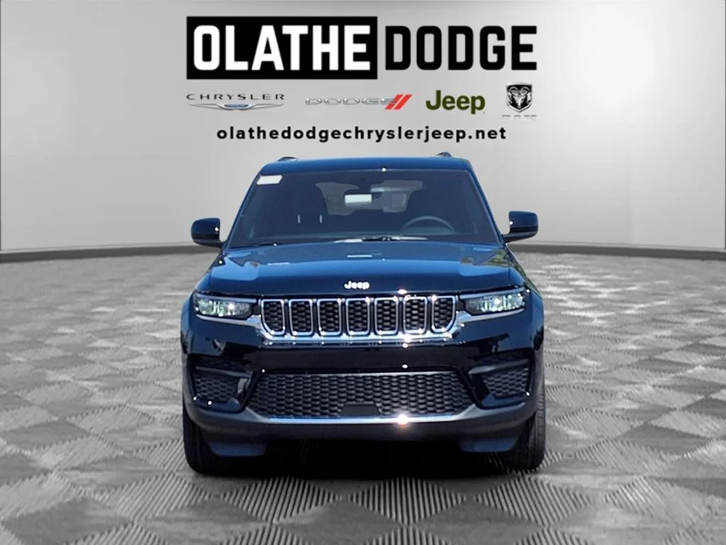 New 2027 High-Gloss Black Paint Jeep Laredo X image 32