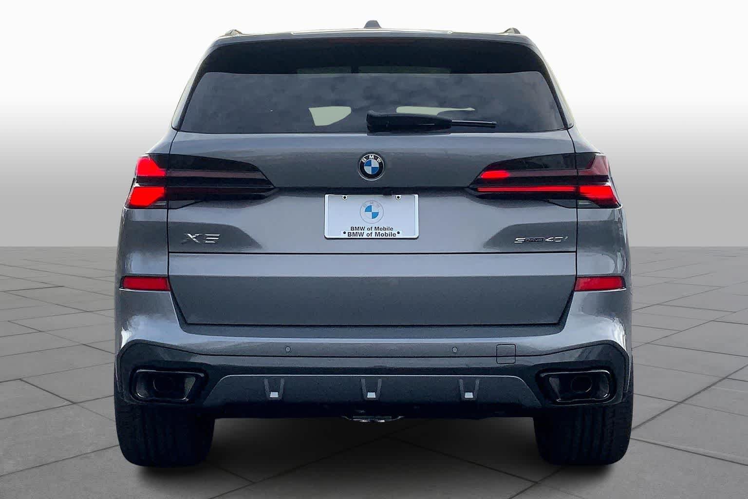New 2026 Skyscraper Grey Metallic BMW sDrive40i image 4