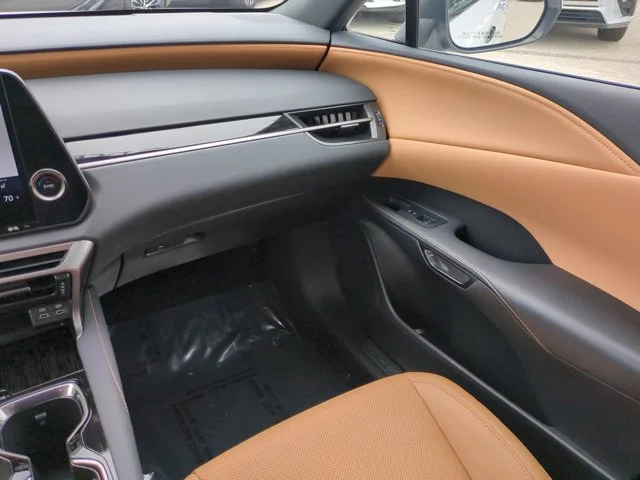 Certified Used 2025  Lexus 350 image 16