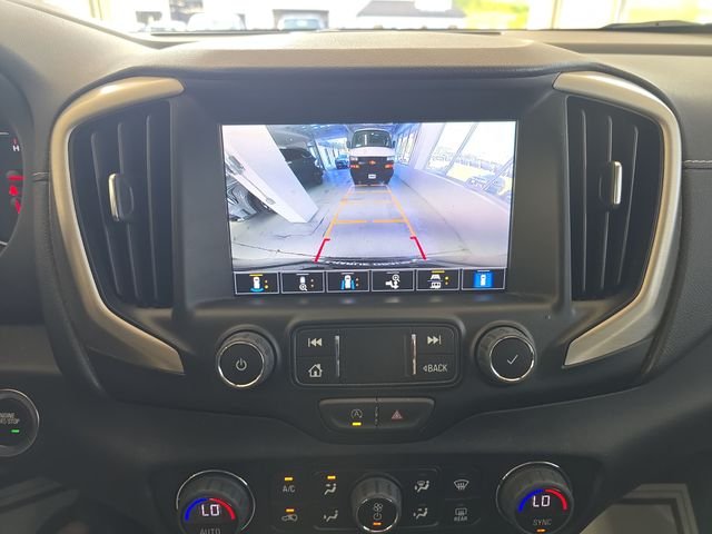 Used 2023 White GMC Denali image 17