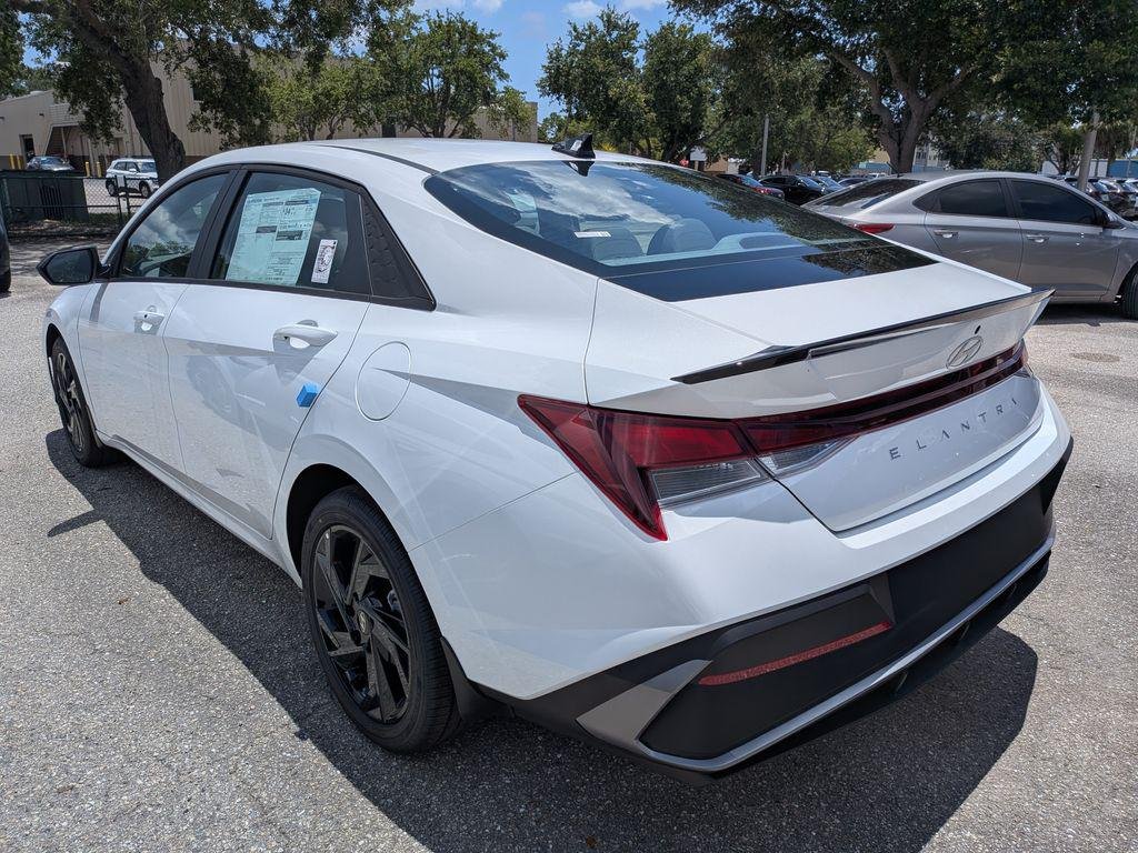 New 2026 White Hyundai SE image 5