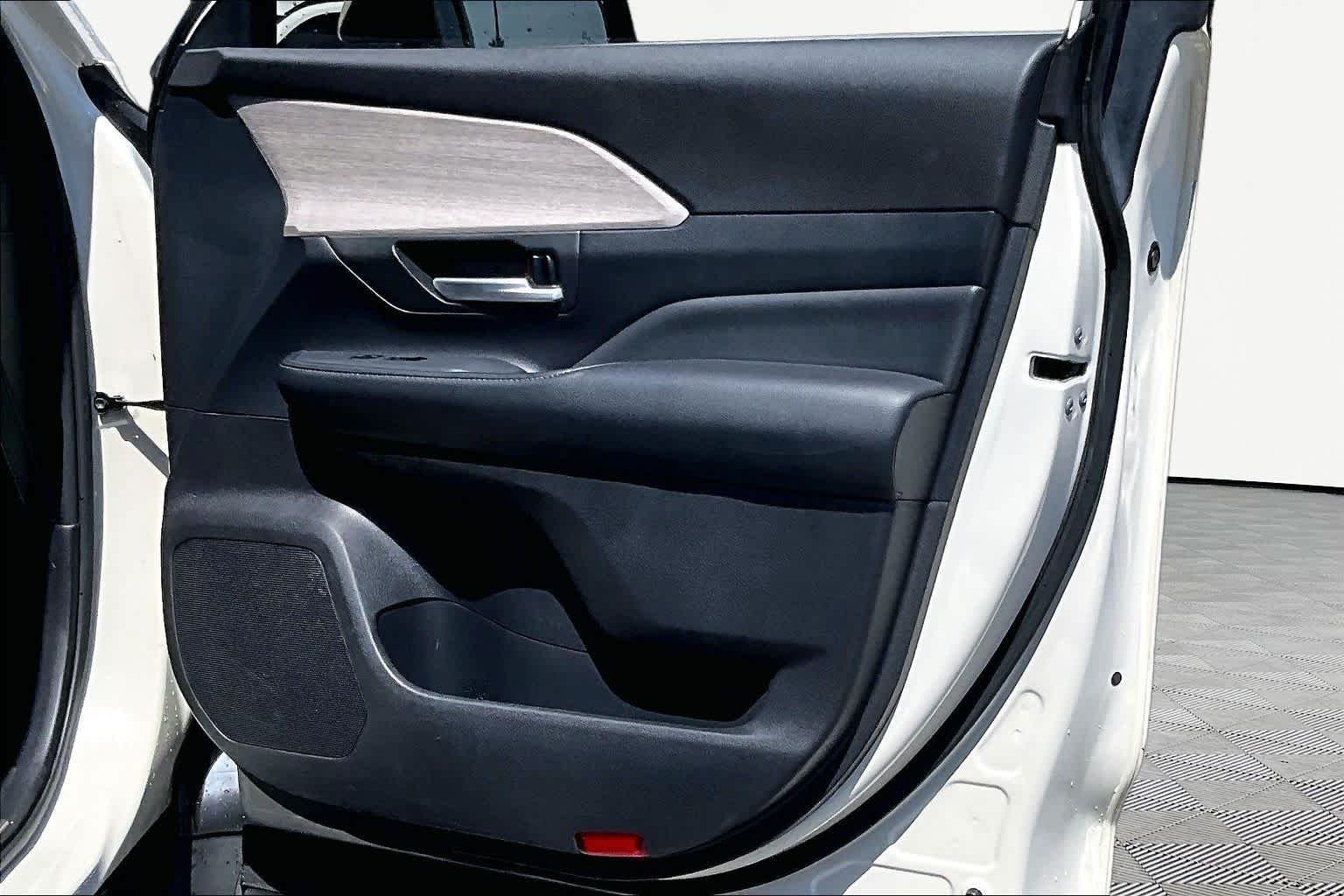 Used 2024 Coastal Cream Toyota Platinum image 23