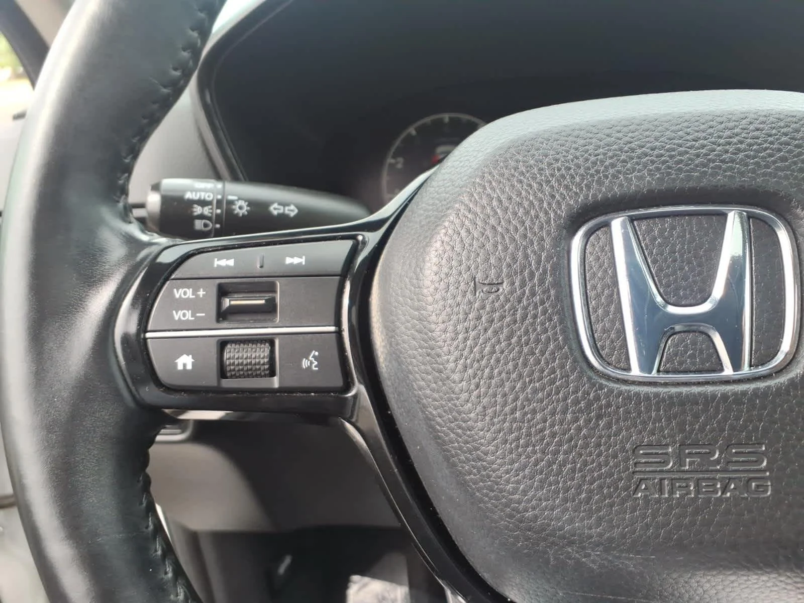 Certified Used 2024 Platinum White Pearl Honda EX-L image 22