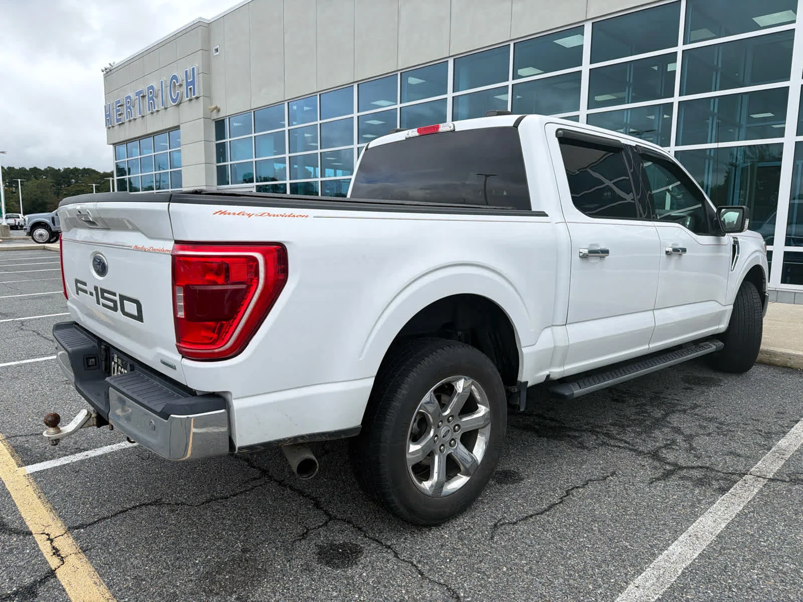 Certified Used 2021 Oxford White Ford XLT image 2