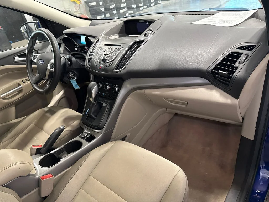 Used 2016 Blue Ford SE image 15