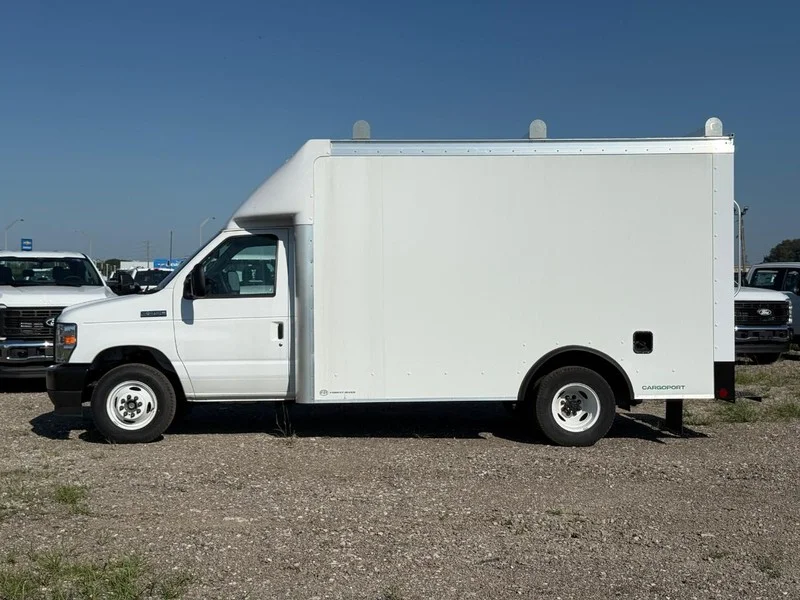 New 2027 Oxford White Ford 12FT BOX image 2