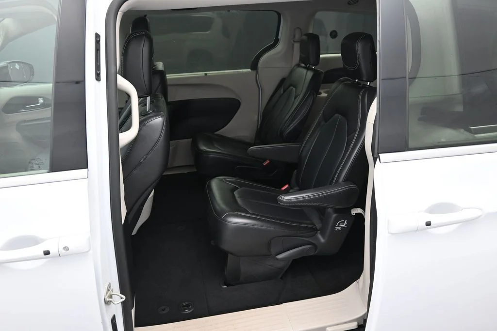 Certified Used 2024 Bright White Clearcoat Chrysler Touring L image 13