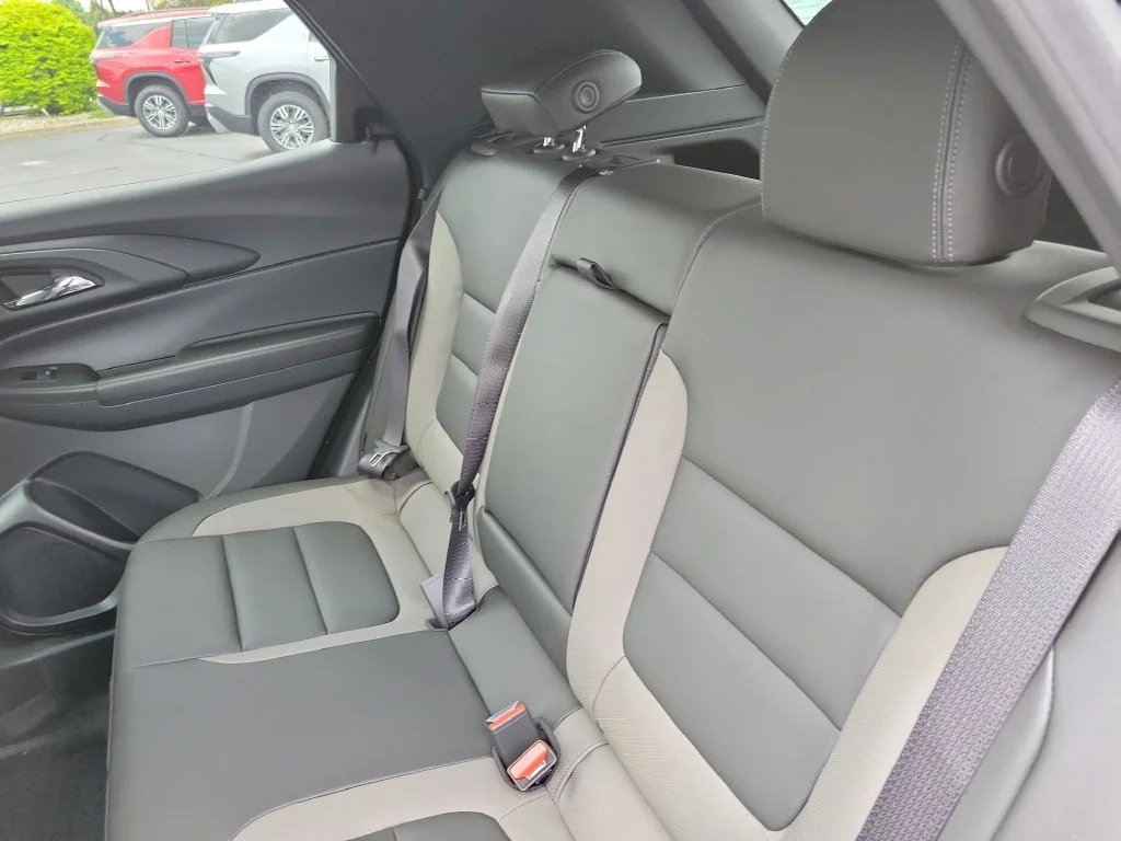 New 2026 Mosaic Black Metallic Chevrolet ACTIV image 21