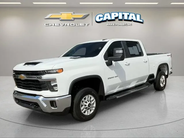 Used 2025 Summit White Chevrolet LT image 1