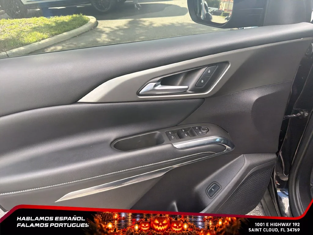 Used 2025 Mosaic Black Metallic Chevrolet LT image 11