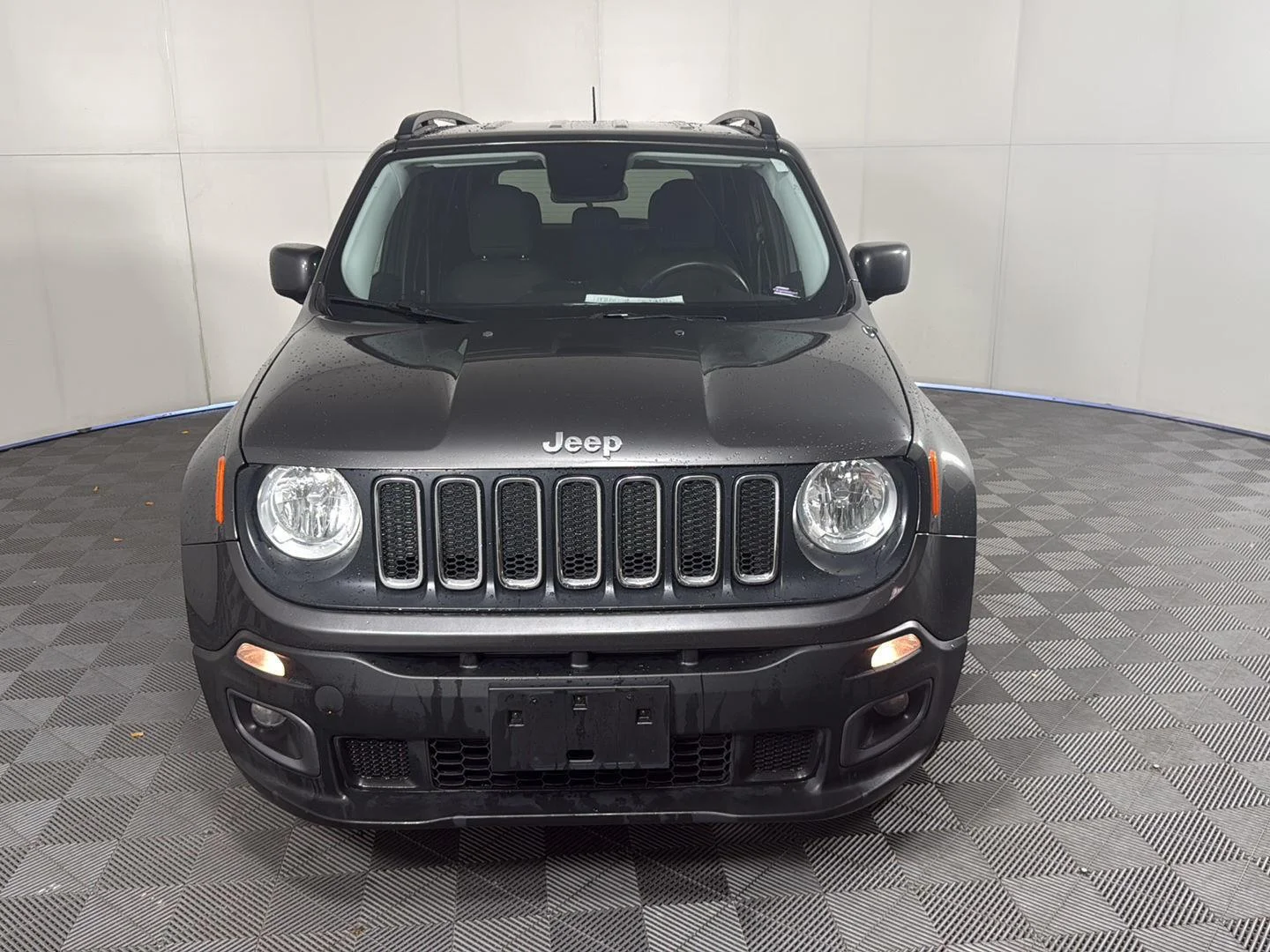 Used 2017 Granite Crystal Metallic Clearcoat Jeep Latitude image 2