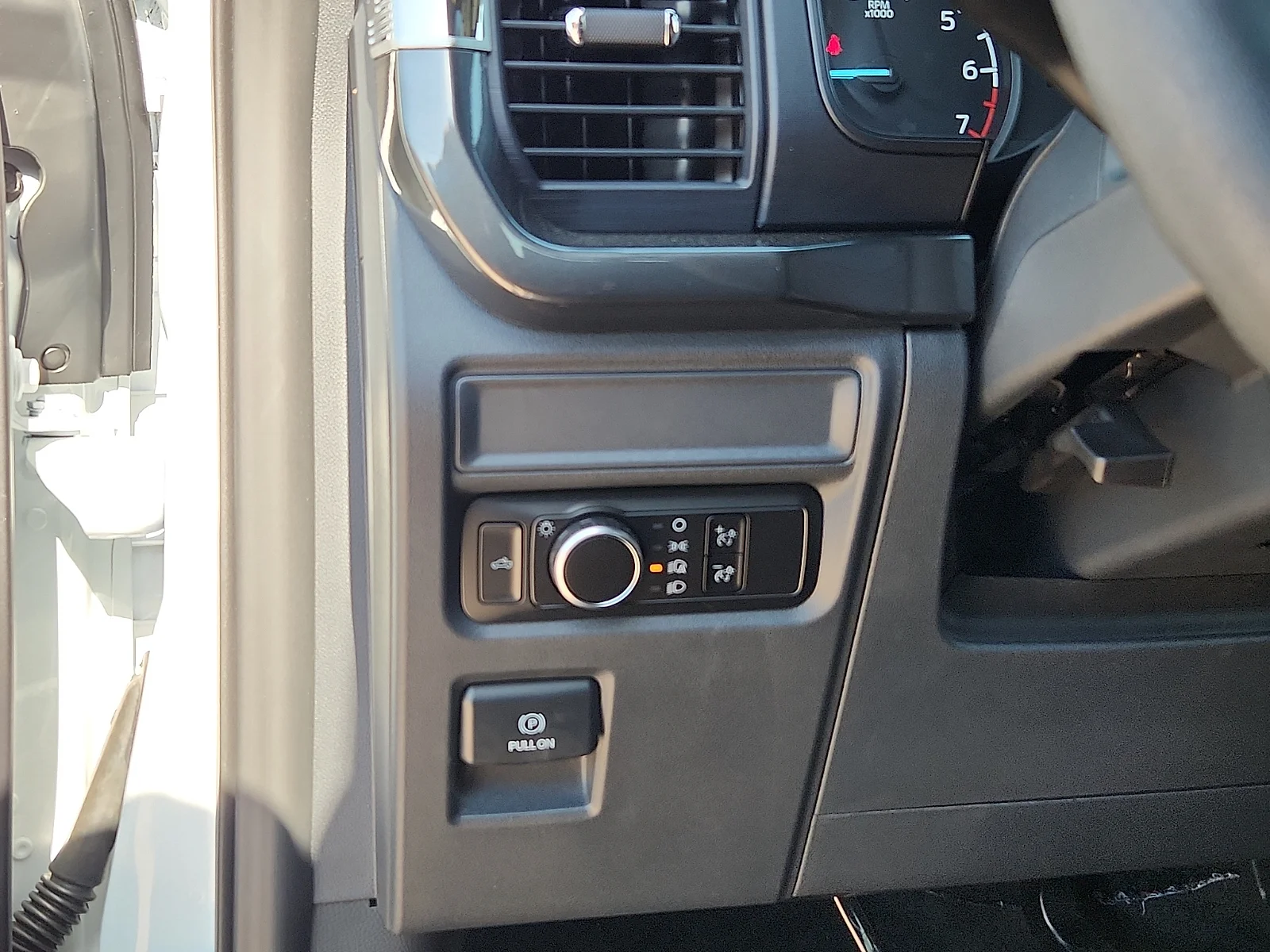 New 2026 Oxford White Ford STX image 16