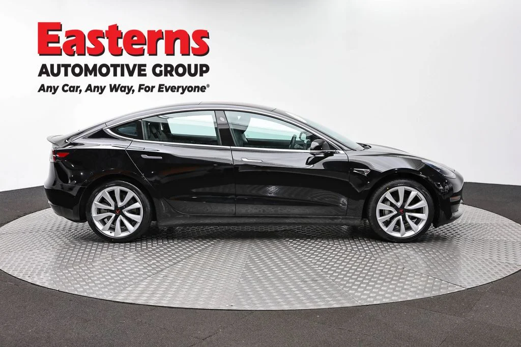 Used 2018 Black Tesla Mid Range image 4