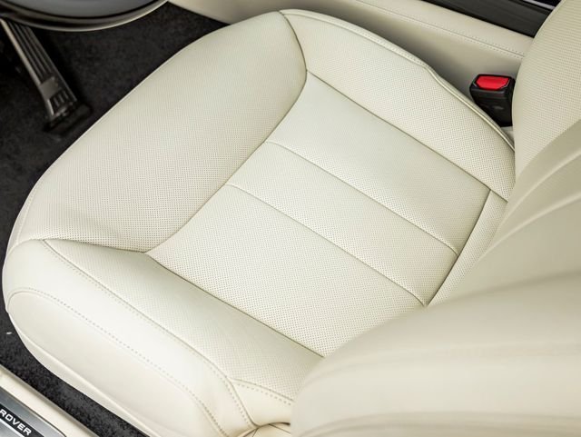New 2026 Ostuni Pearl White LAND ROVER SE 7 Seats image 17