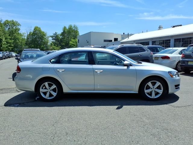 Used 2012 Silver Volkswagen 2.5 SE image 9