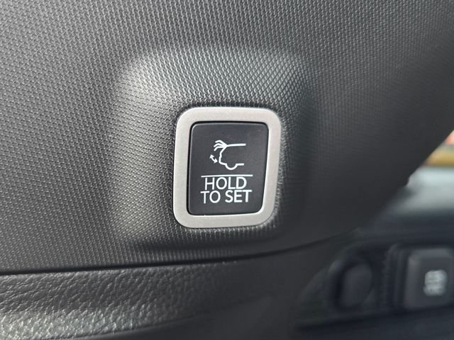 New 2026 Bright White Clear-Coat Exterior Paint Jeep Altitude image 15
