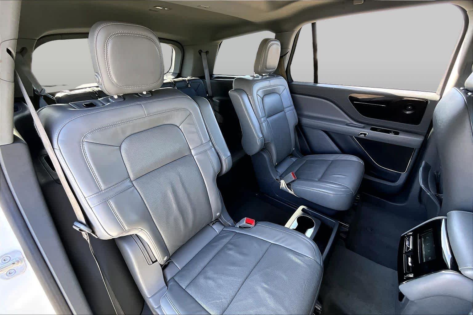 Used 2020 Pristine White Metallic Tri-Coat Lincoln Reserve image 18