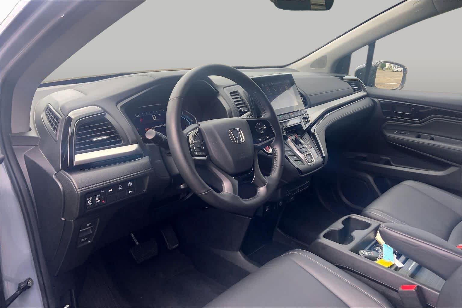 Used 2024 Sonic Gray Pearl Honda Touring image 14