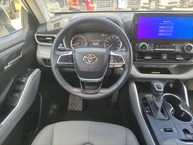 Certified Used 2024 WIND CHILL PEARL Toyota  image 23